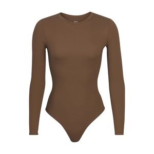 SKIMS FITS EVERYBODY LONG SLEEVE CREW NECK BODYSUIT